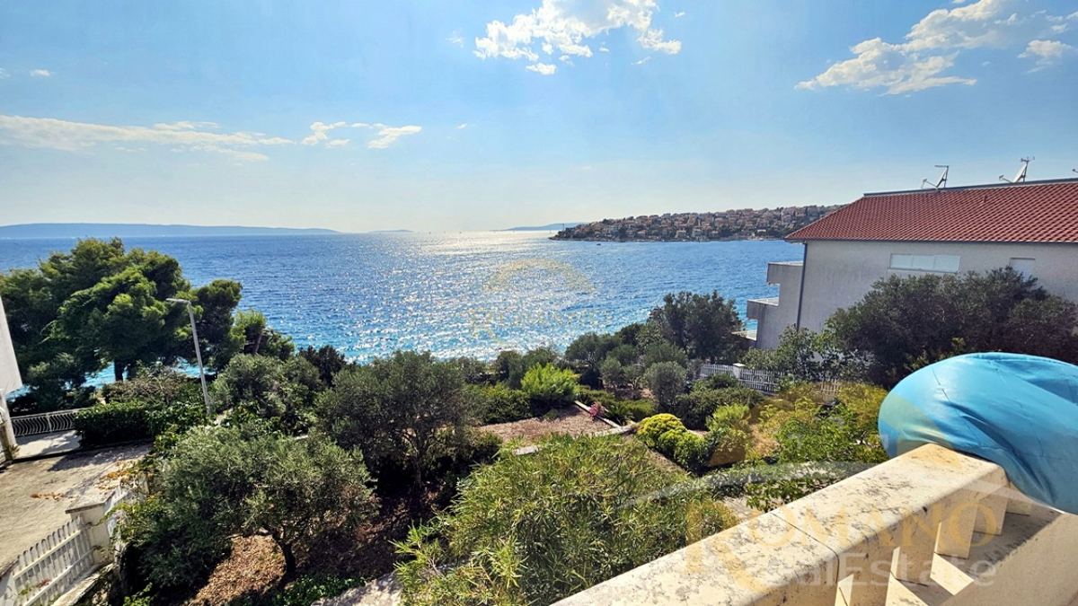 Ekskluzivna hiša prvi vrsti ob morju – Mavarčica, Okrug Gornji – Velik investicijski potencial